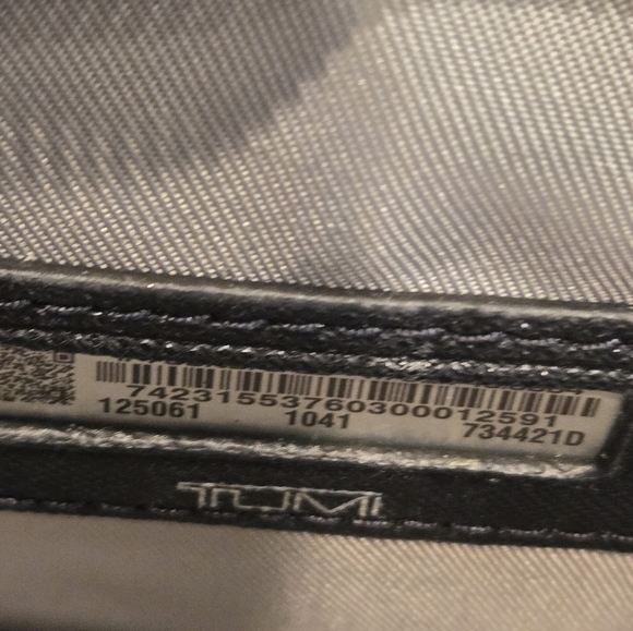 TUMI LEATHER VAREK LAPTOP BAG - used once - Picture 12 of 15